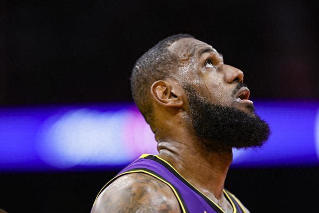 NBA华尔街风云：珍妮的权力斗争与小卡合约争议
